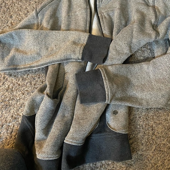 Vintage lululemon hooded jacket - size 8 - Picture 2 of 3
